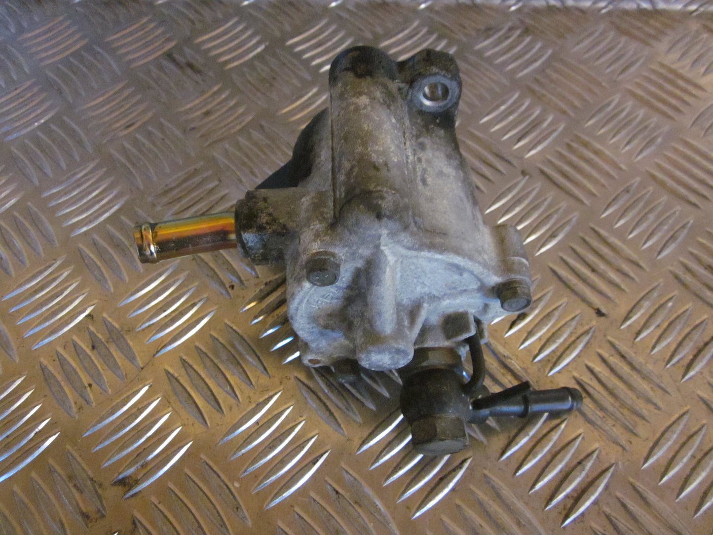Toyota Corolla E12 Vacuumpumpe Med OEM Nr. Ophugger Fra Toyota Ophugger