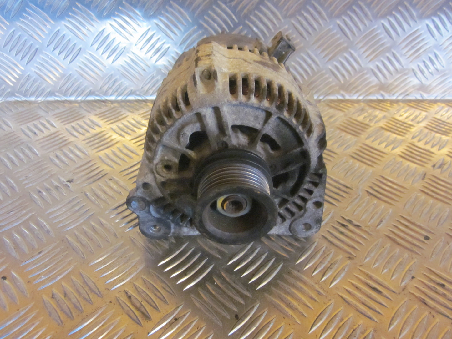 VW Polo 3 5D 6N Generator Med OEM Nr. 028903025H Fra VW Ophugger