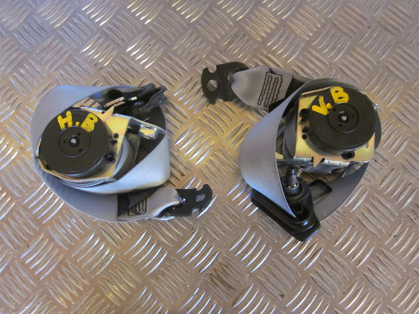 Opel Corsa D Sikkerhedsseler Bag Med OEM Nr. Ophugger Fra Opel Ophugger