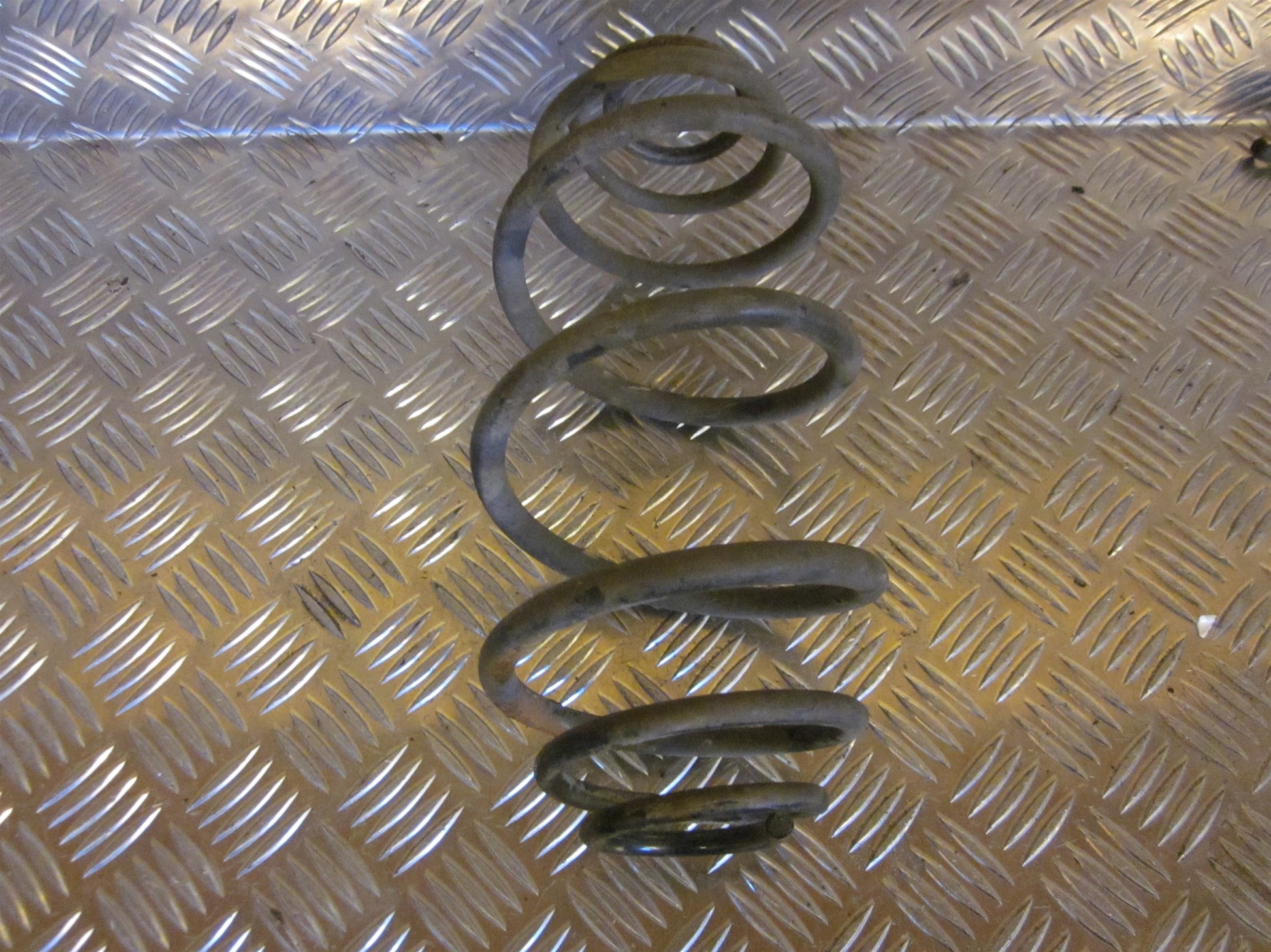 Opel Astra G Bagfjeder Spiral Med OEM Nr. Ophugger Fra Opel Ophugger