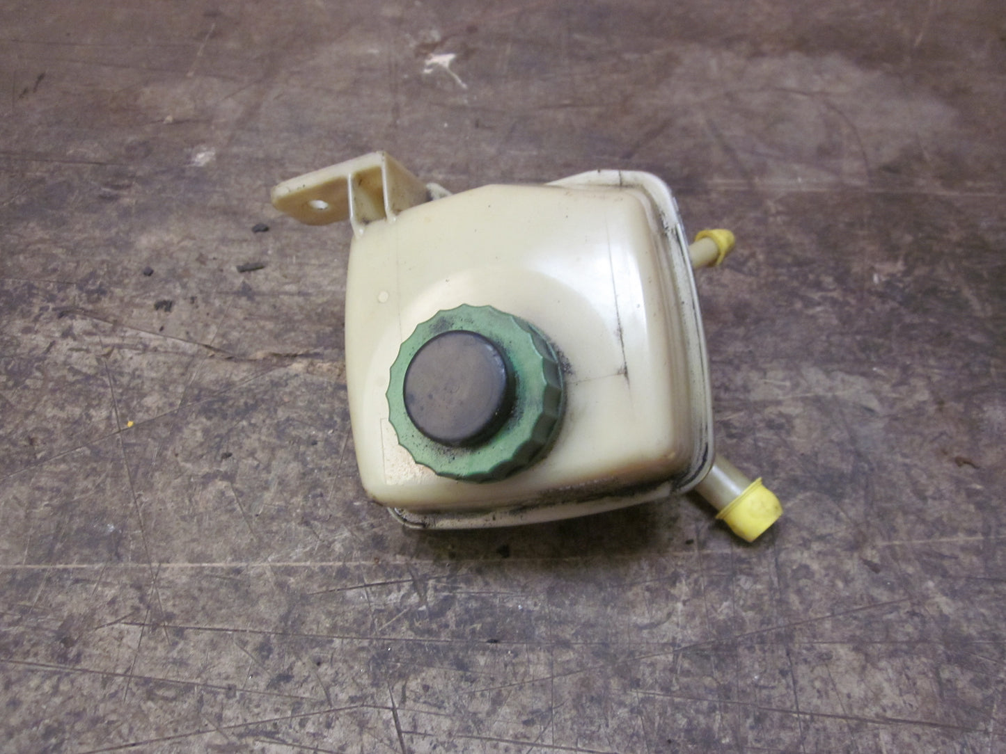 VW Caddy 2K Servobeholder Med OEM Nr. 2K0422371A Fra VW Ophugger
