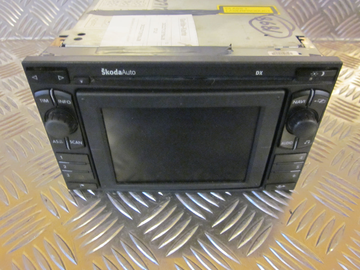 Skoda Superb Navigationsanl Med OEM Nr. 1U0035191BX Fra Skoda Ophugger