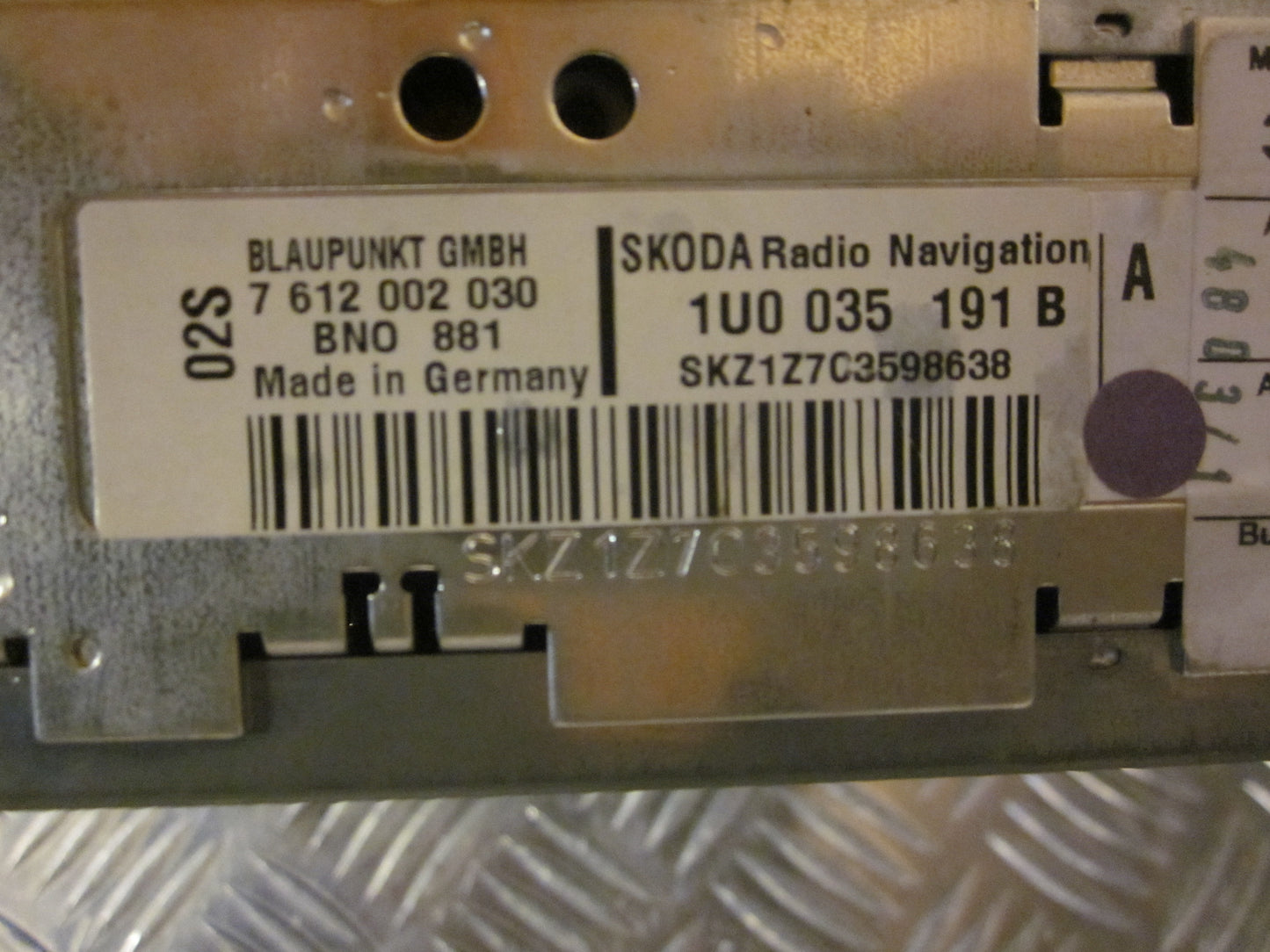 Skoda Superb Navigationsanl Med OEM Nr. 1U0035191BX Fra Skoda Ophugger