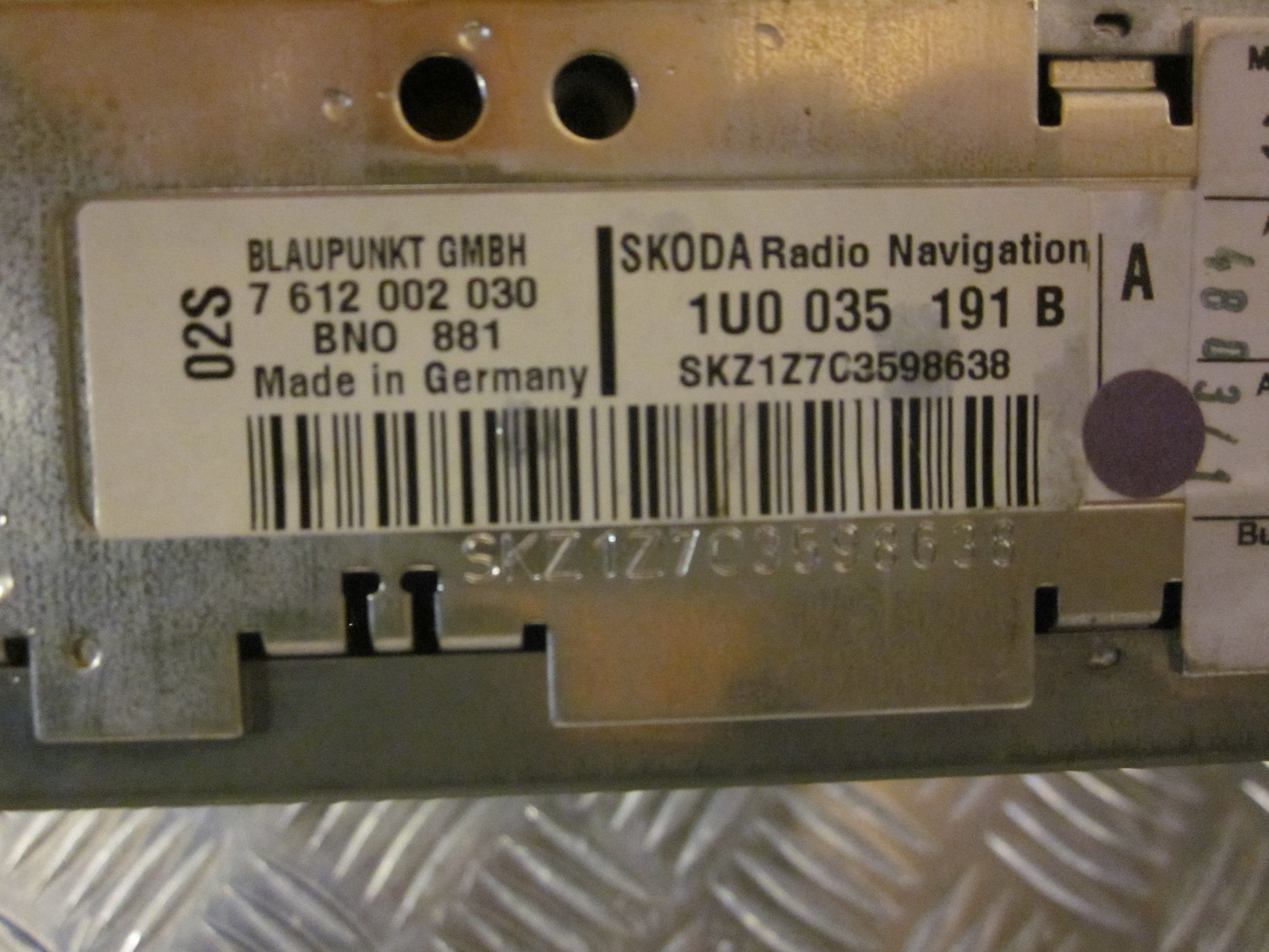 Skoda Superb Navigationsanl Med OEM Nr. 1U0035191BX Fra Skoda Ophugger