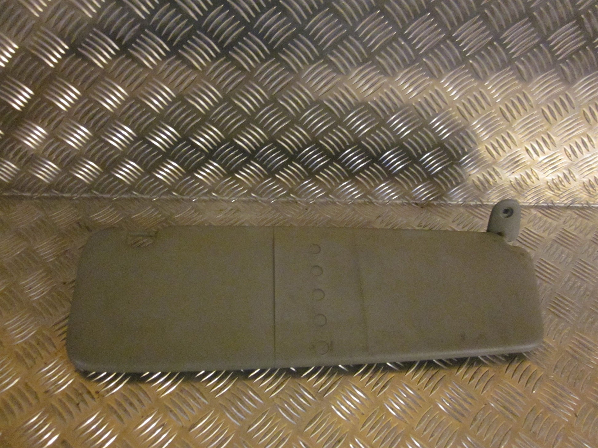 Renault Trafic 1 Solskærm Med OEM Nr. Ophugger Fra Renault Ophugger