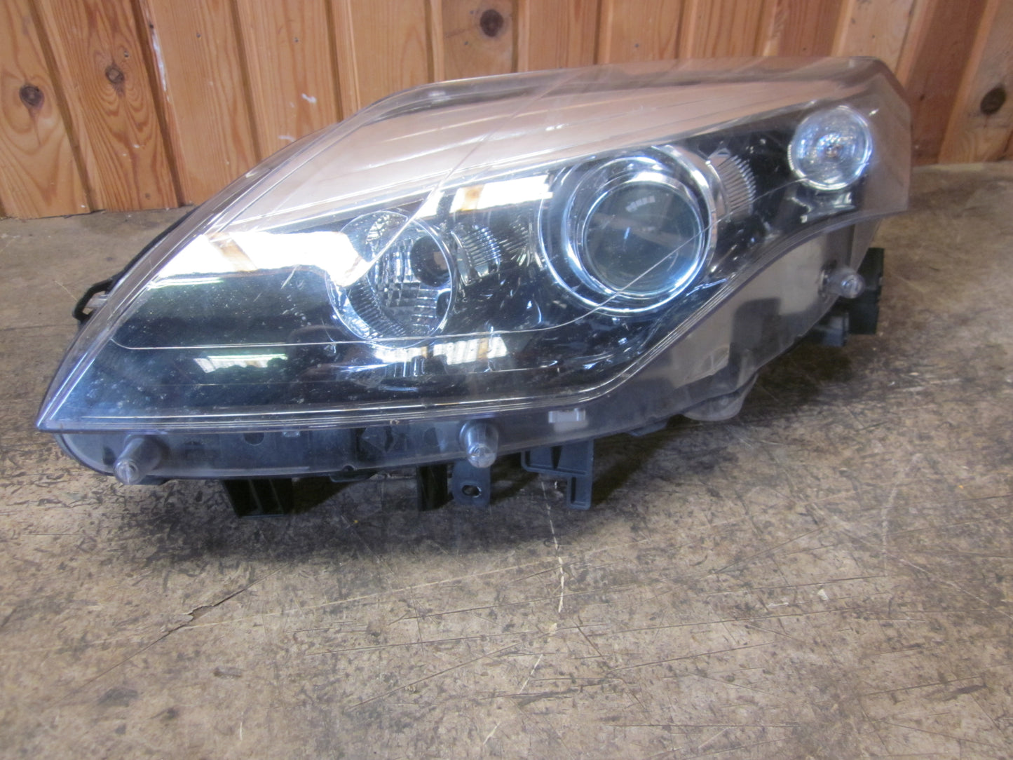 Renault Laguna 3 Forlygte Med OEM Nr. 260601102r Fra Renault Ophugger
