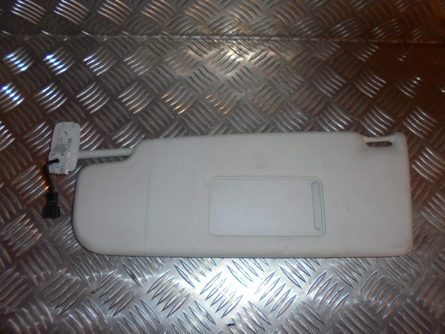 VW Golf 5 1K Solskærm Med OEM Nr. 1K0857551S Fra VW Ophugger