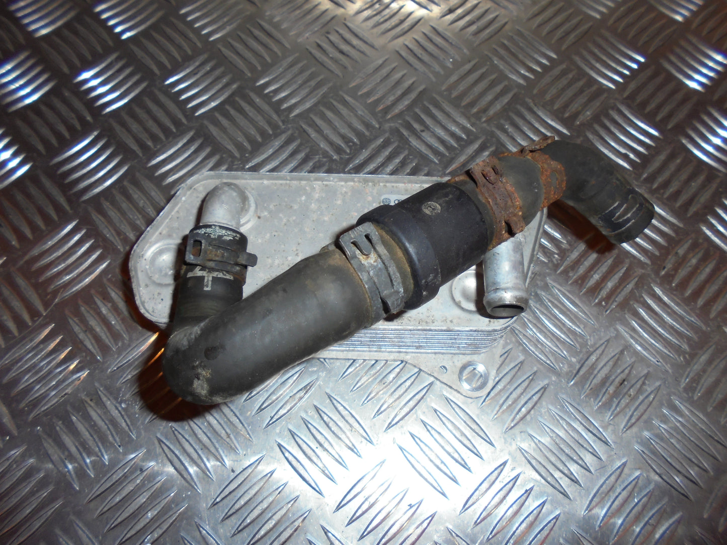 VW Golf 5 1K Oliekøler Med OEM Nr. 02E409061B Fra VW Ophugger