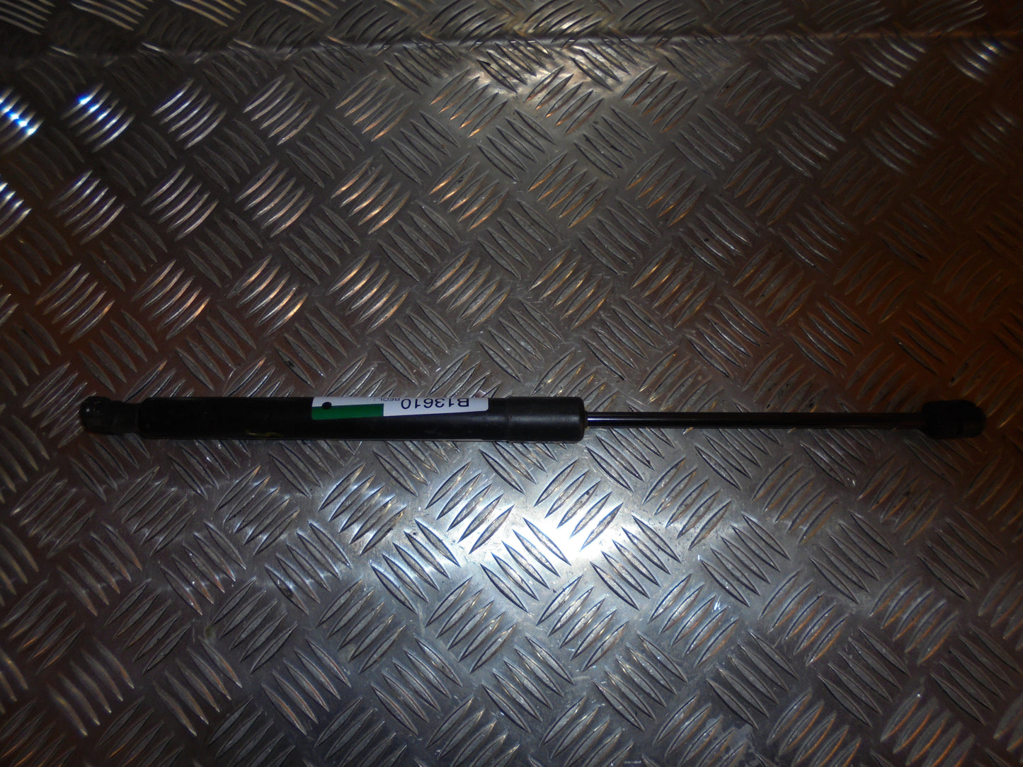 VW Golf 5 1K Bagklapsdæmper Med OEM Nr. 1K6627550F Fra VW Ophugger