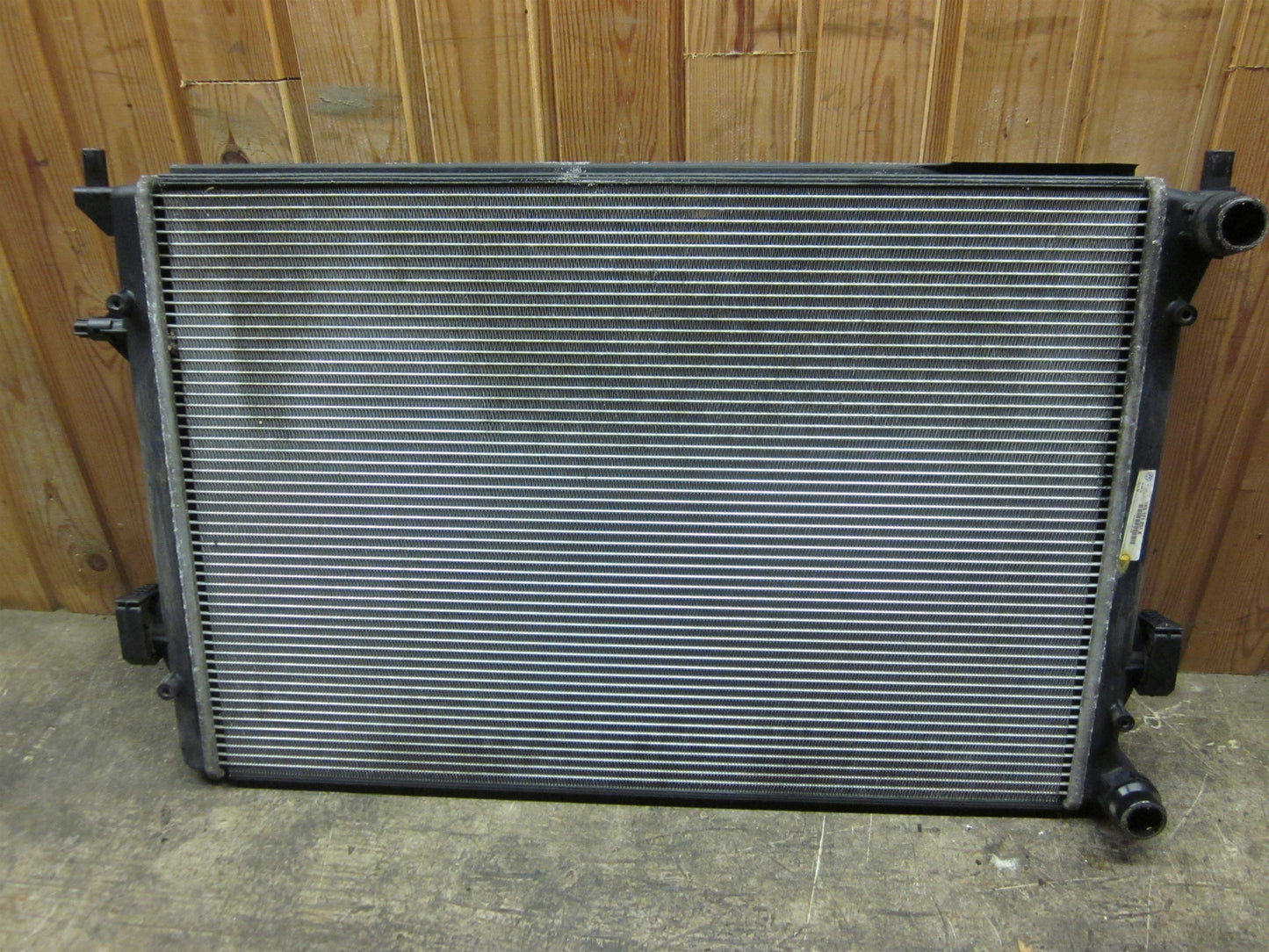 VW Golf 5 1K Køler Med OEM Nr. 1K0121251K Fra VW Ophugger