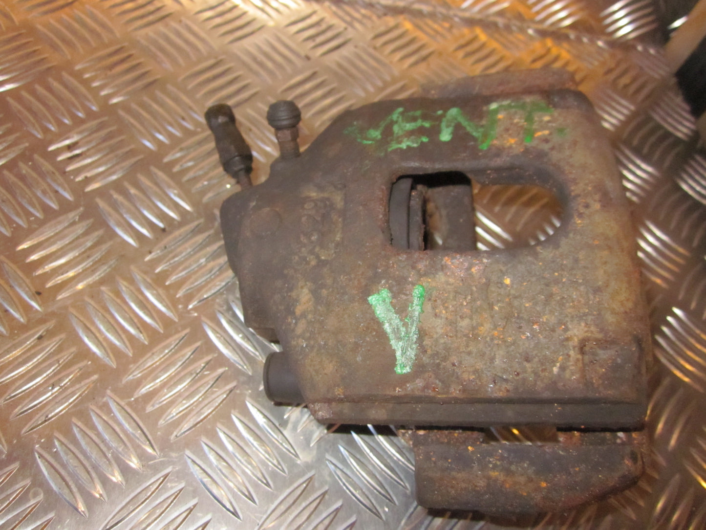 Ford Fusion 1 Bremsekaliber VF Med OEM Nr. Ophugger Fra Ford Ophugger