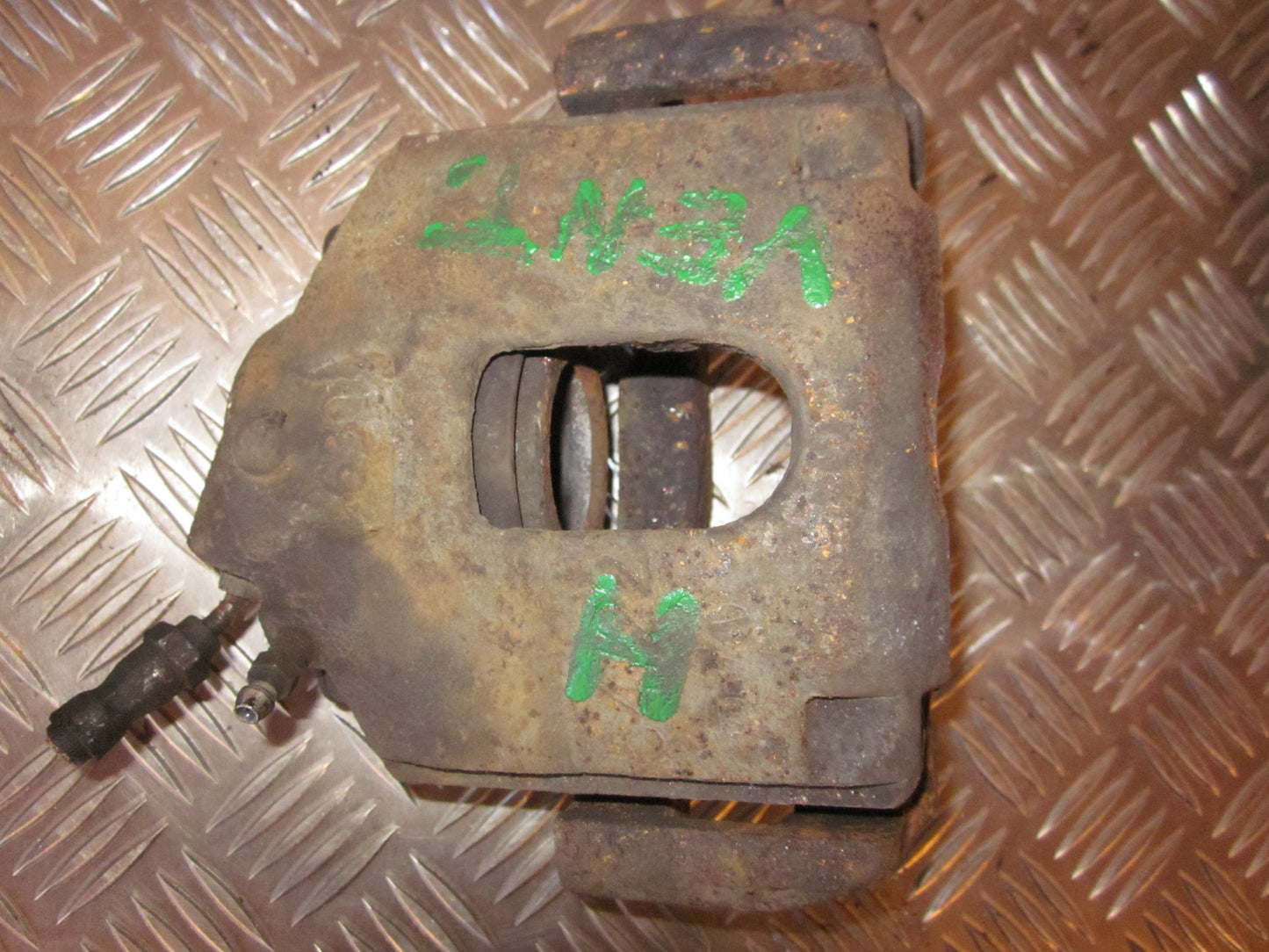 Ford Fusion 1 Bremsekaliber HF Med OEM Nr. Ophugger Fra Ford Ophugger