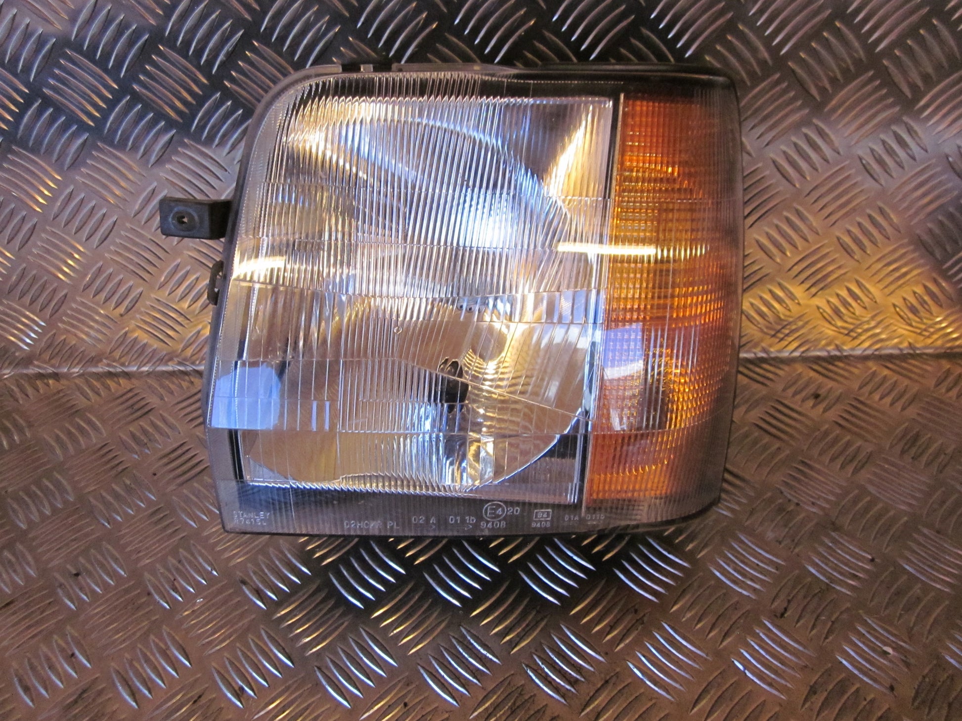 Suzuki Wagon R Forlygte Med OEM Nr. Ophugger Fra Suzuki Ophugger