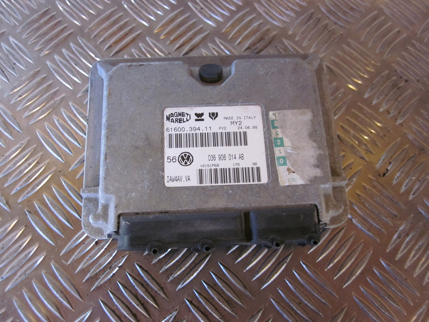 VW Golf 4 1J Motorstyring - Motorstyreboks - Injection Elboks Med OEM Nr. Ophugger Fra VW Ophugger