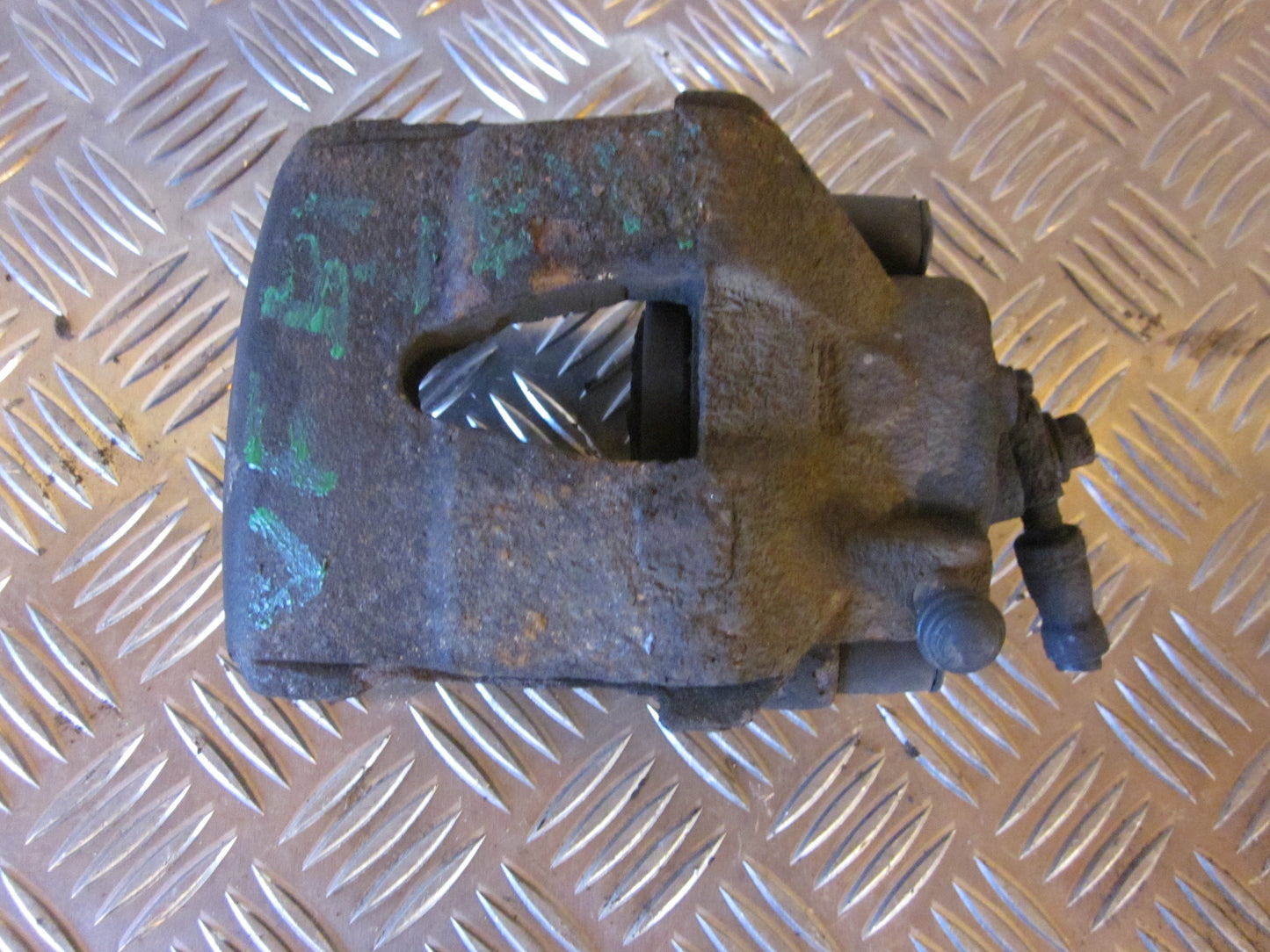 VW Polo 9N Bremsekaliber VF Med OEM Nr. Ophugger Fra VW Ophugger