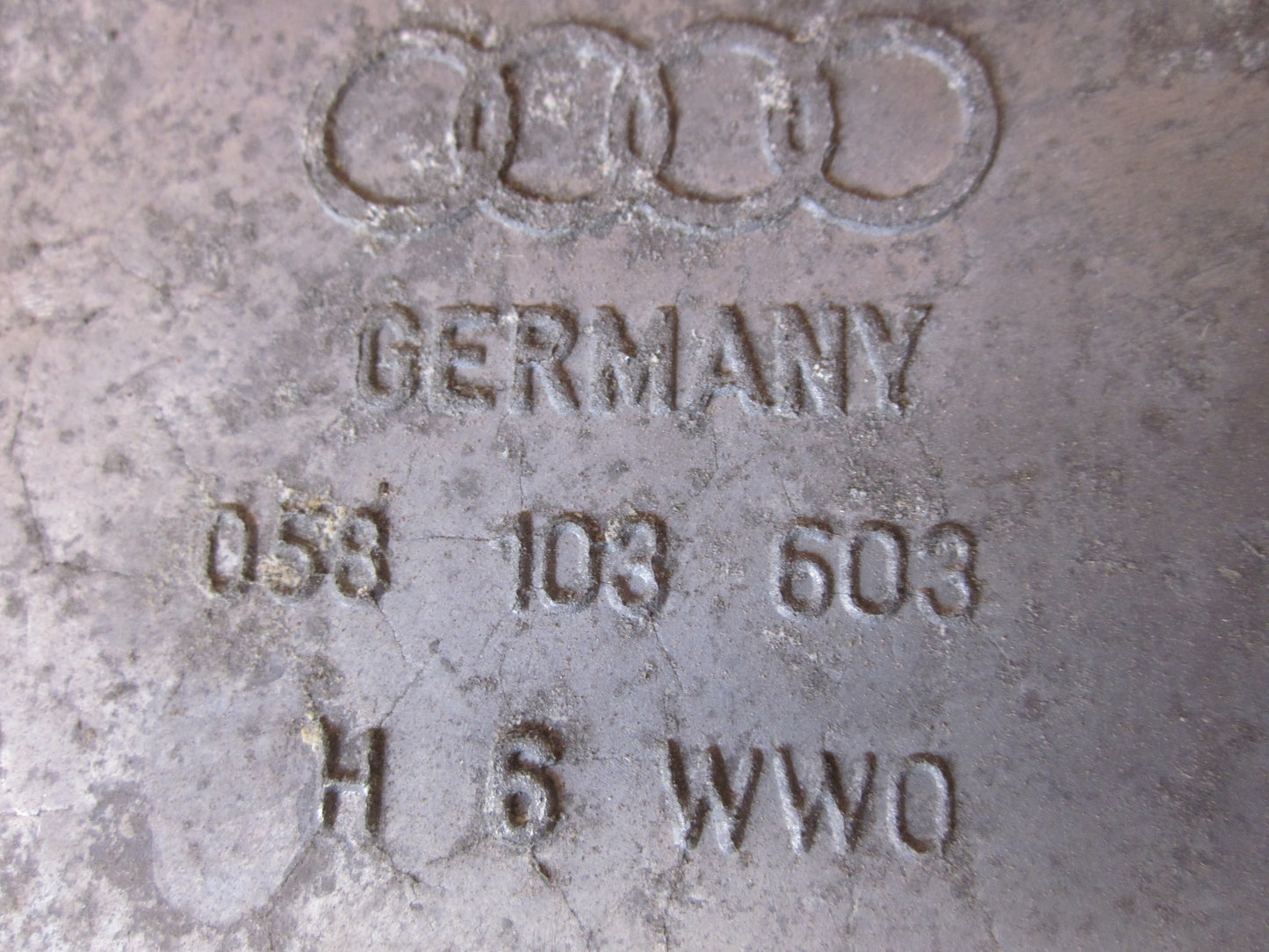 Audi A4 8D Bundkar Med OEM Nr. Ophugger Fra Audi Ophugger