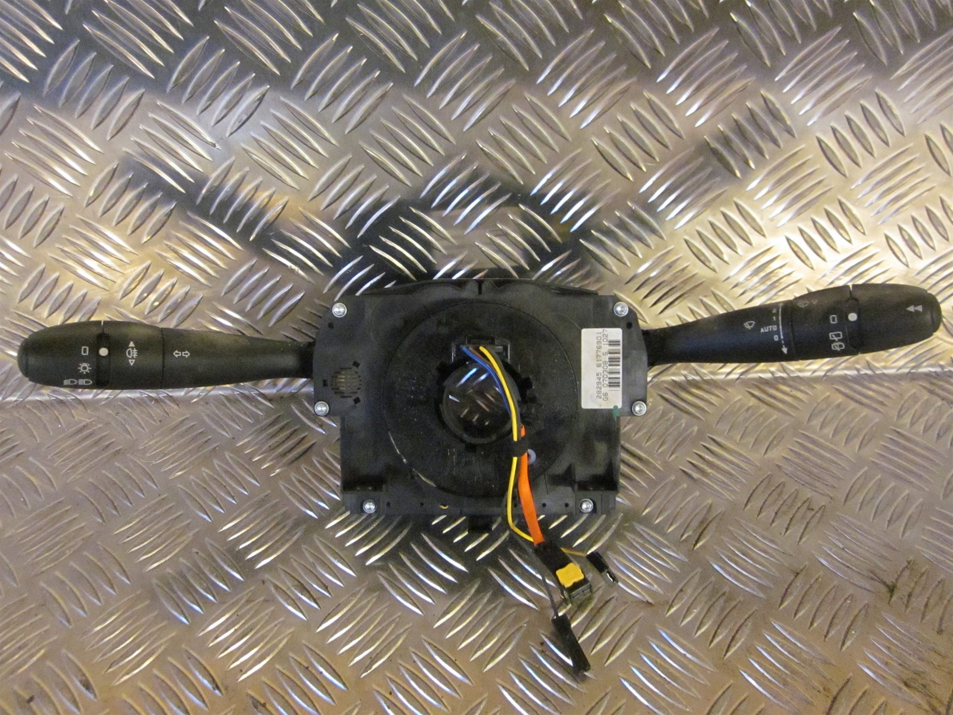 Citroen C3 Kontakt Combi Med OEM Nr. 96576767XT Fra Citroen Ophugger