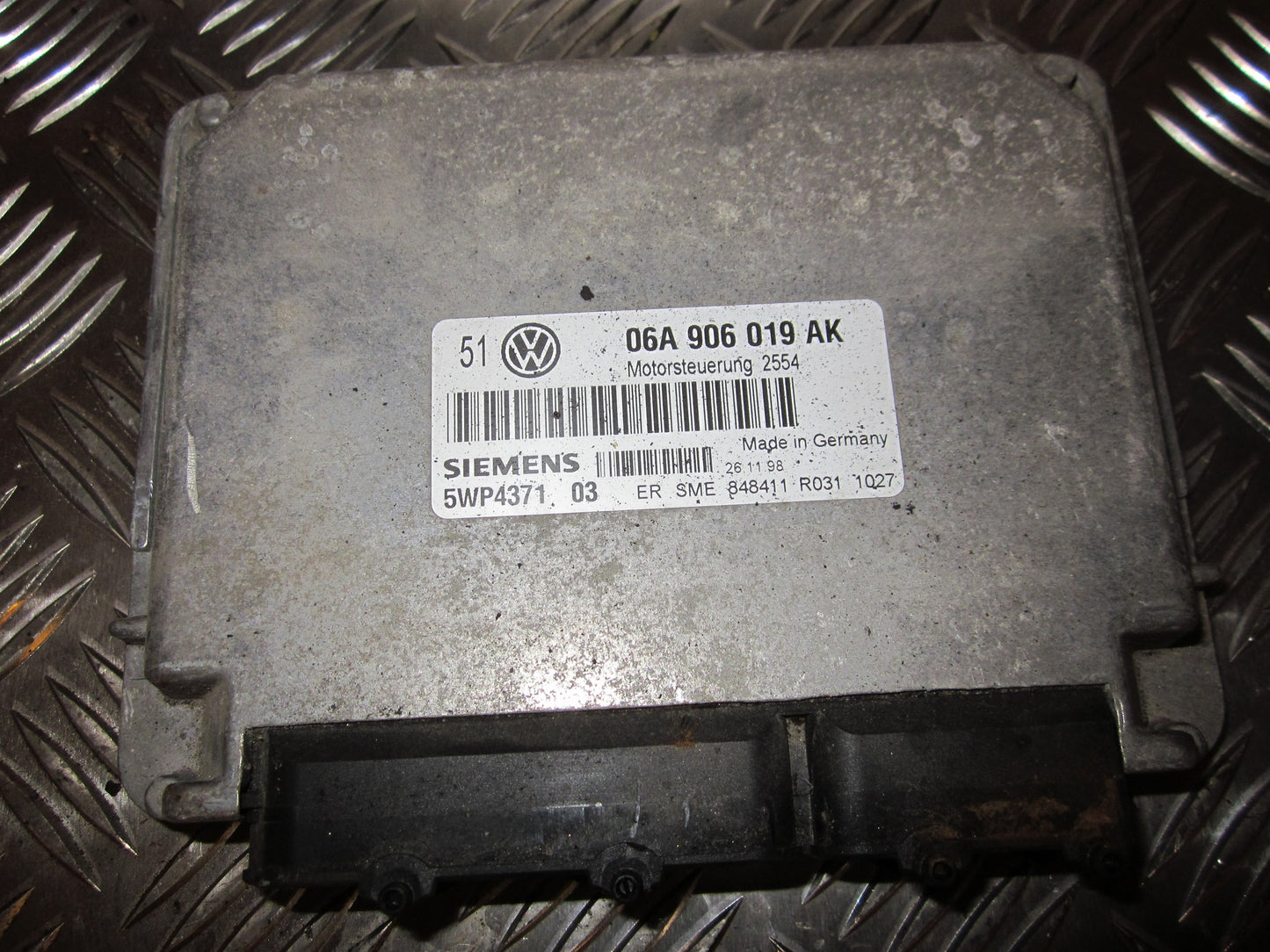 VW Golf 4 1J Motorstyring - Motorstyreboks - Injection Elboks Med OEM Nr. 06A906019AK Fra VW Ophugger