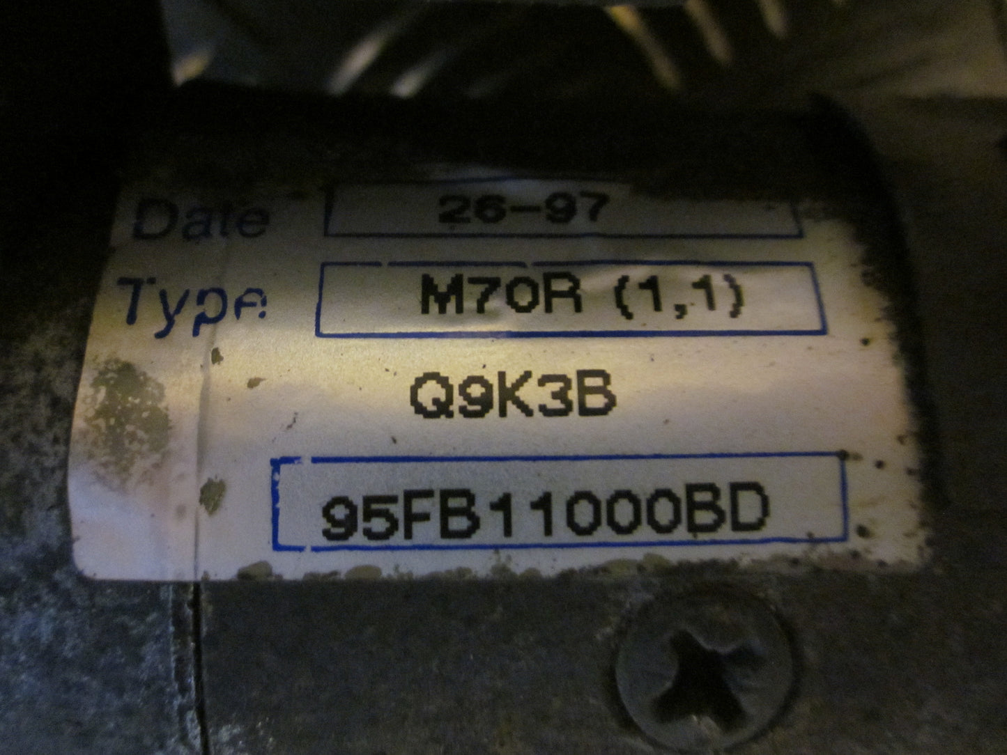 Mazda 121 ZQ Starter Med OEM Nr. 1E0318400A Fra Mazda Ophugger