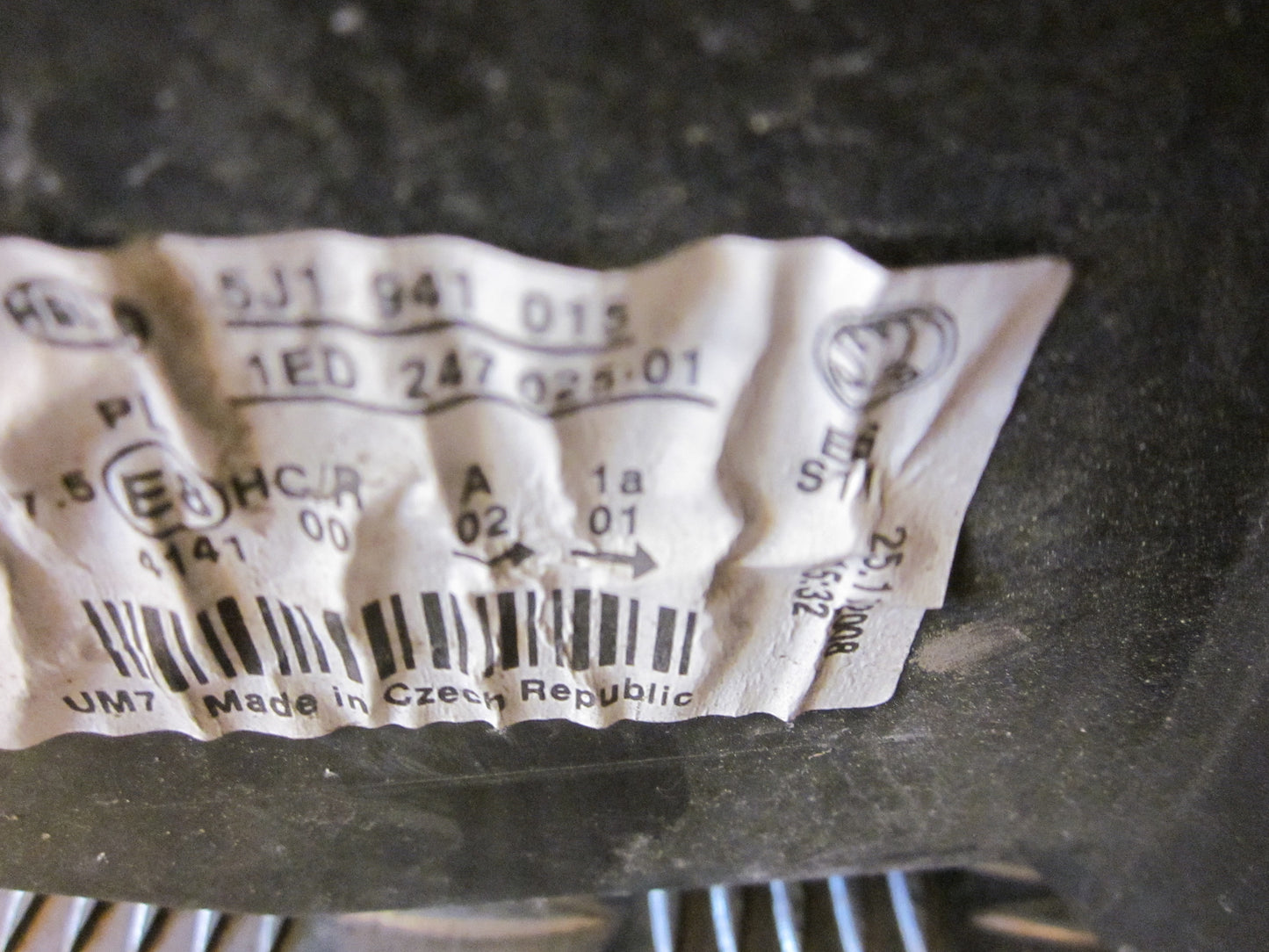 Skoda Fabia Forlygte Med OEM Nr. 5J1941015 Fra Skoda Ophugger