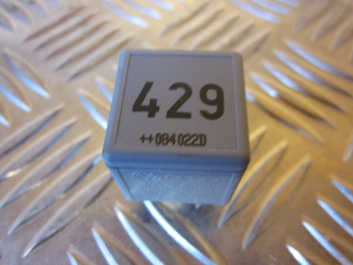 Skoda Fabia Relæ Diverse Med OEM Nr. 1J0906381 Fra Skoda Ophugger