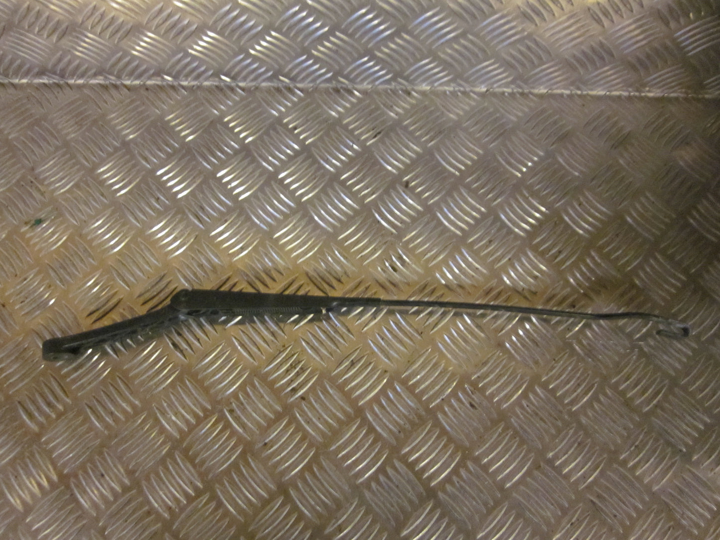 Audi A4 8D Viskerarm Med OEM Nr. Ophugger Fra Audi Ophugger