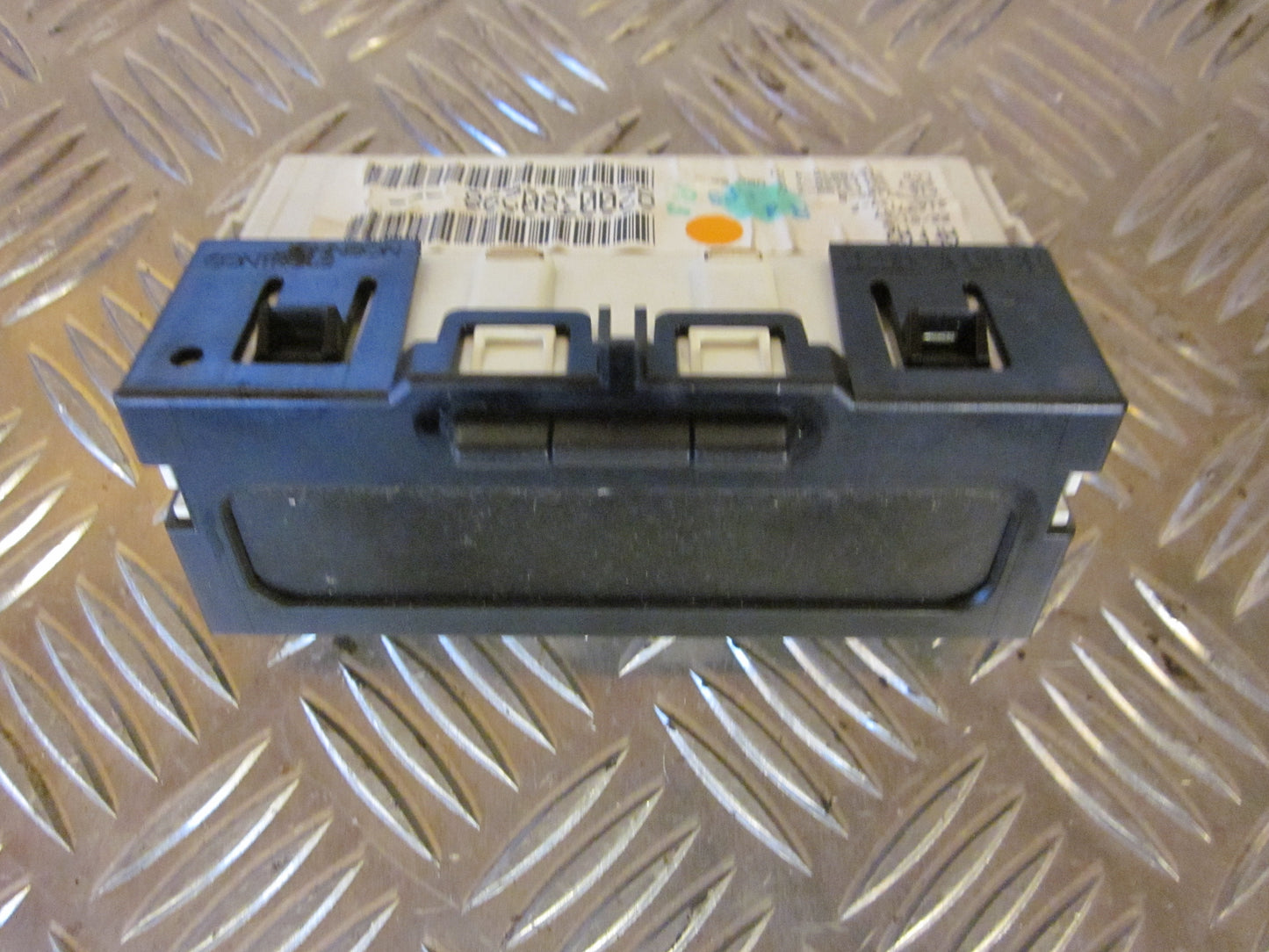 Renault Clio 2 Ur Med OEM Nr. Ophugger Fra Renault Ophugger