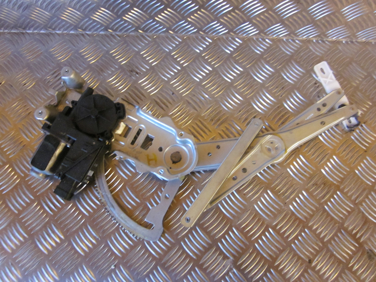 Opel Corsa C Rudemotor - Rudehejs Med OEM Nr. Ophugger Fra Opel Ophugger