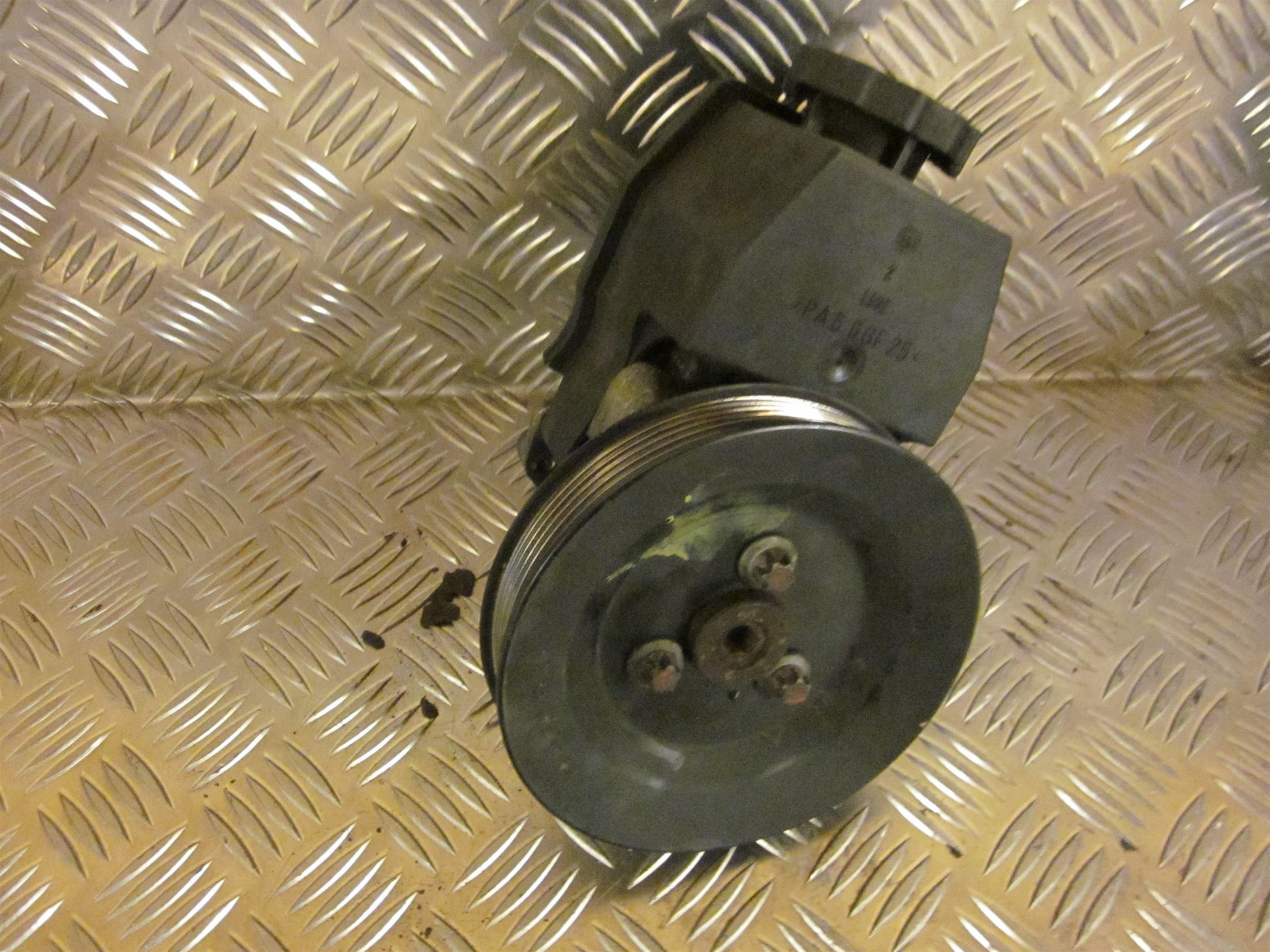 Mercedes C 180-280 W202 Servopumpe Med OEM Nr. Ophugger Fra Mercedes Ophugger