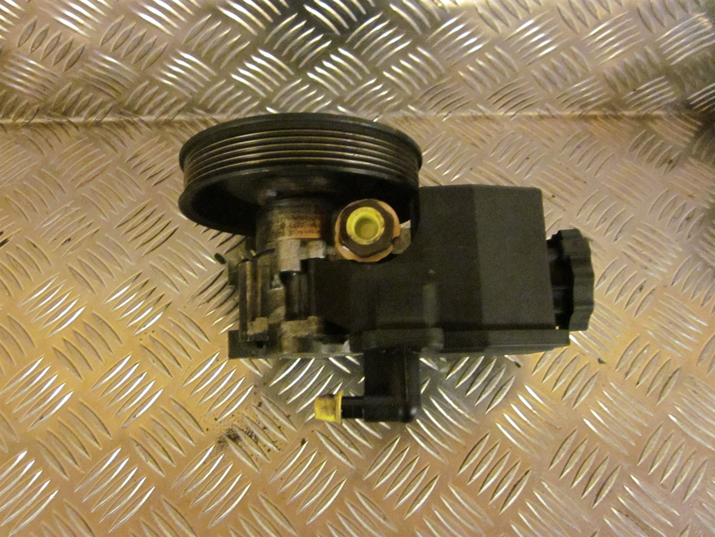 Mercedes C 180-280 W202 Servopumpe Med OEM Nr. Ophugger Fra Mercedes Ophugger