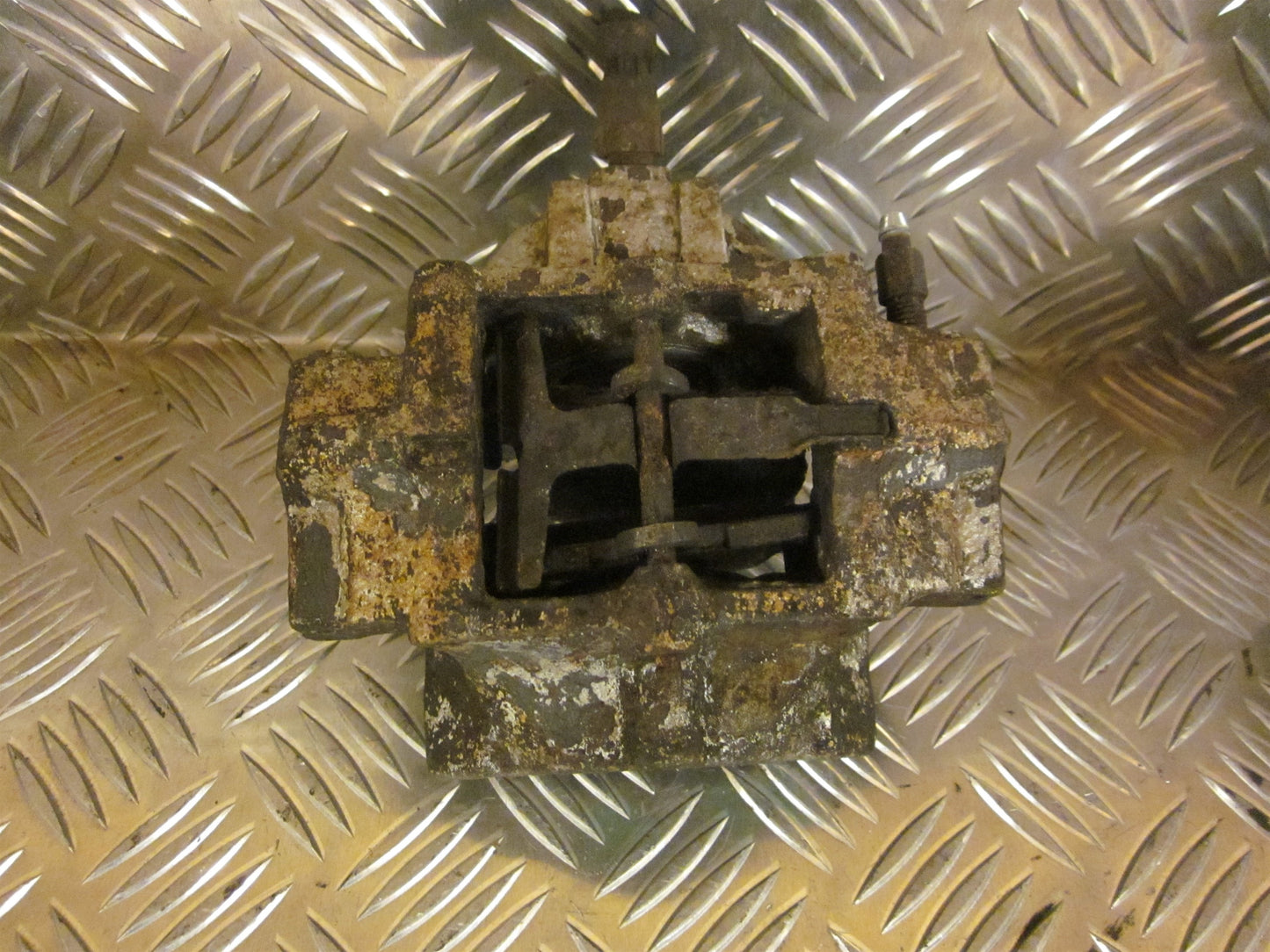 Mercedes C 180-280 W202 Bremsekaliber HB Med OEM Nr. Ophugger Fra Mercedes Ophugger