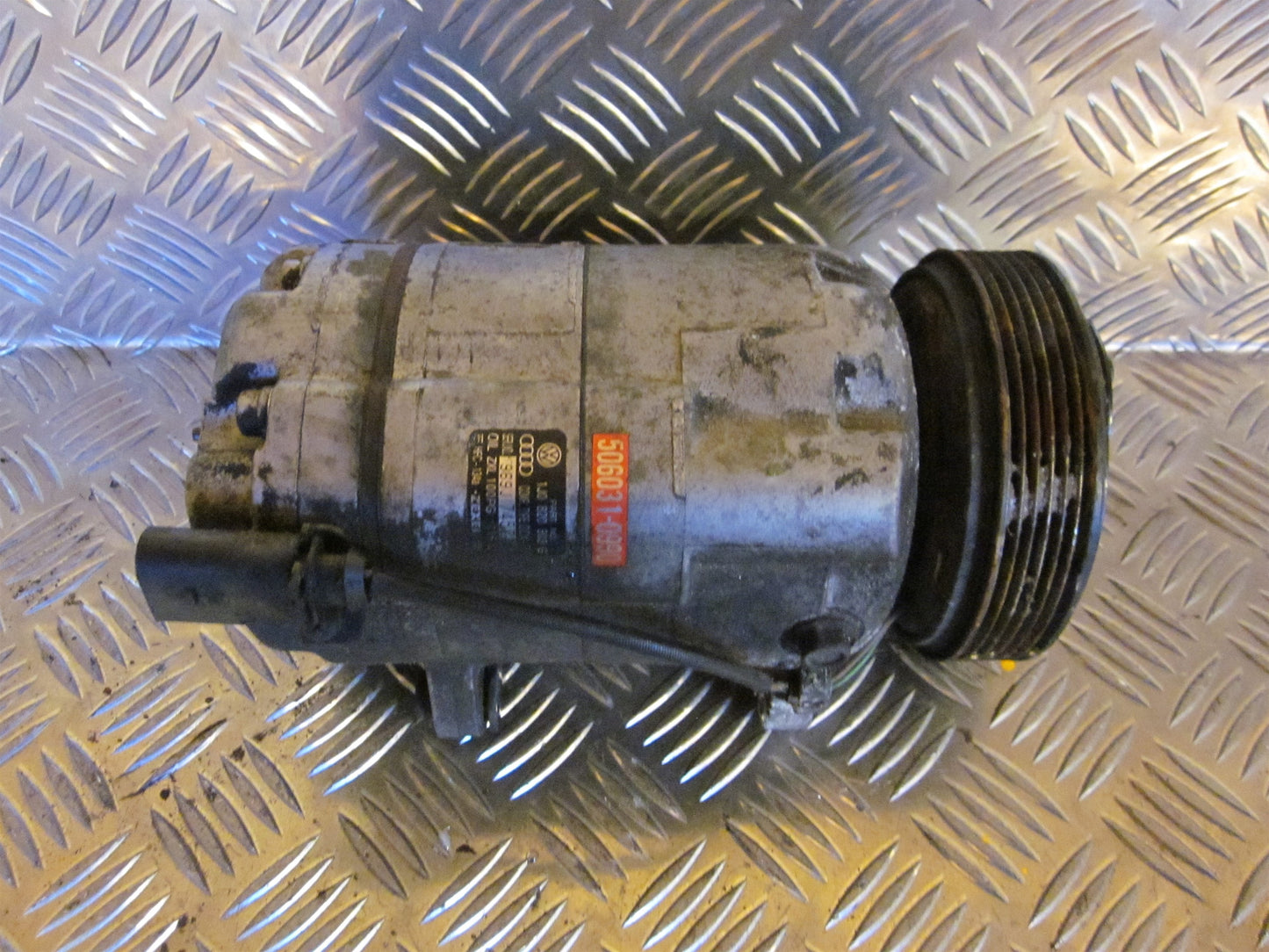 VW Golf 4 1J Aircondition Pumpe Med OEM Nr. 1J0820803G Fra VW Ophugger