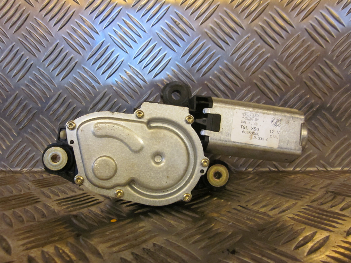 Fiat Punto II Bagrudevisker Motor Med OEM Nr. Ophugger Fra Fiat Ophugger