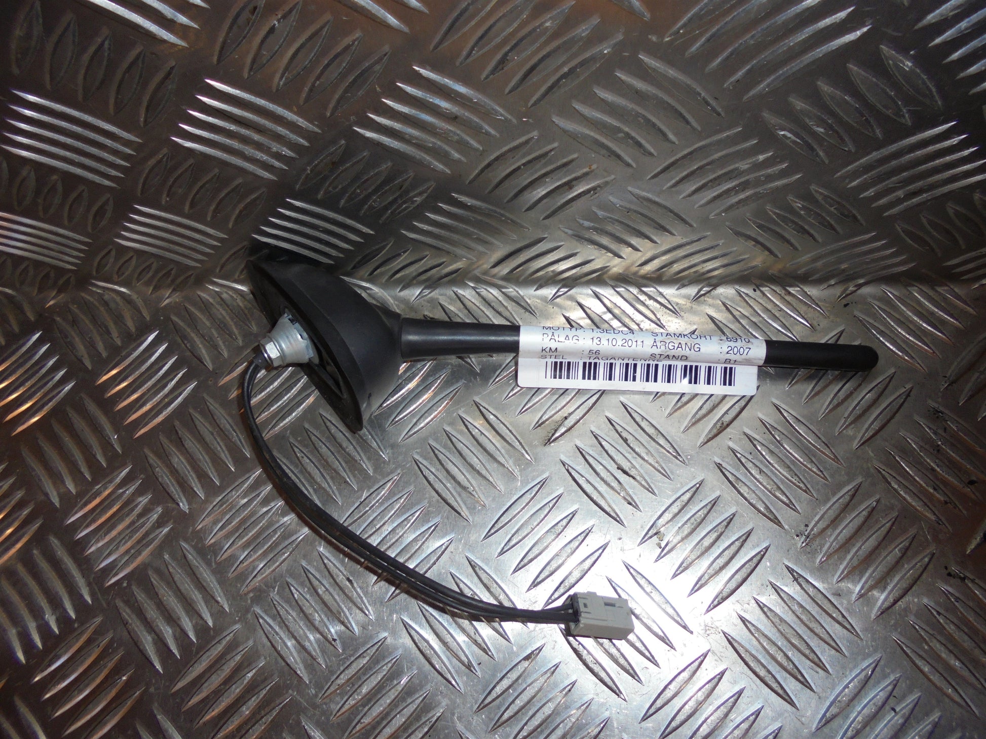 Suzuki Swift Antenne Med OEM Nr. Ophugger Fra Suzuki Ophugger