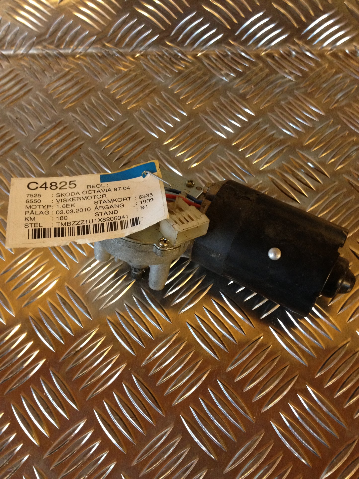 Skoda Octavia Viskermotor Med OEM Nr. Ophugger Fra Skoda Ophugger