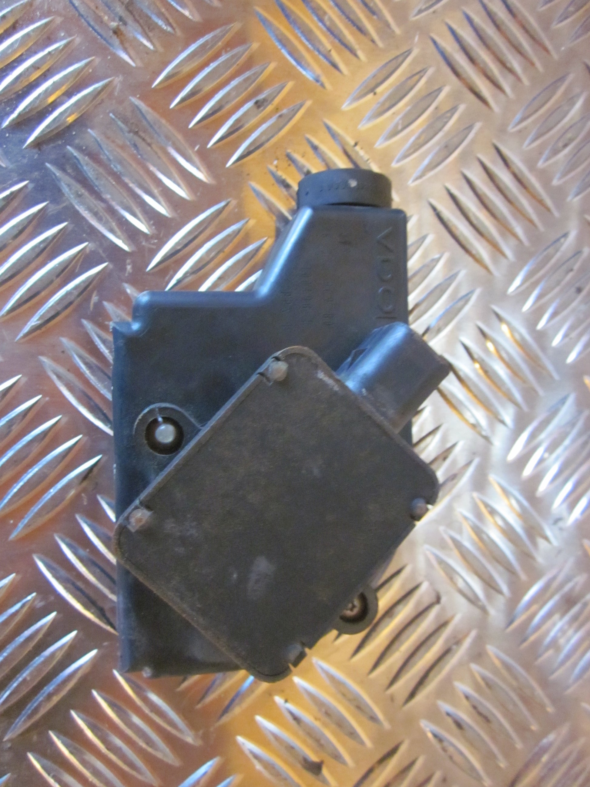 Peugeot 406 Speederkontakt Med OEM Nr. Ophugger Fra Peugeot Ophugger