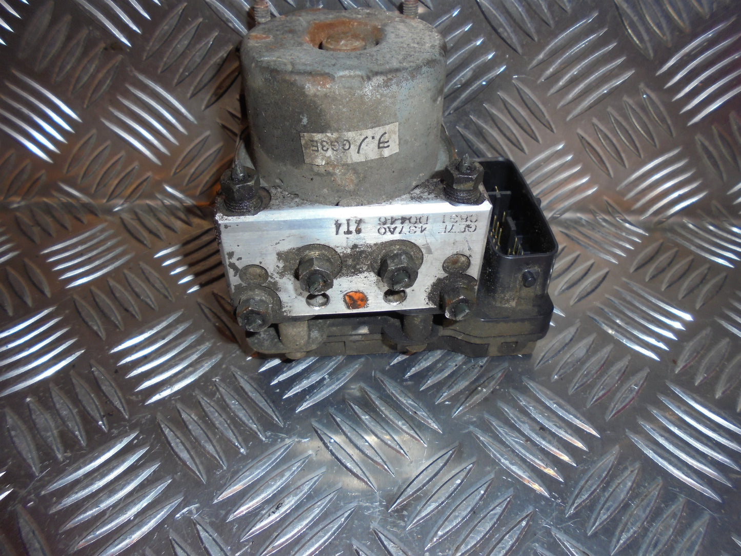 Mazda 626 GF/GW Abs Pumpe Med OEM Nr. MD42T40H22E2 Fra Mazda Ophugger