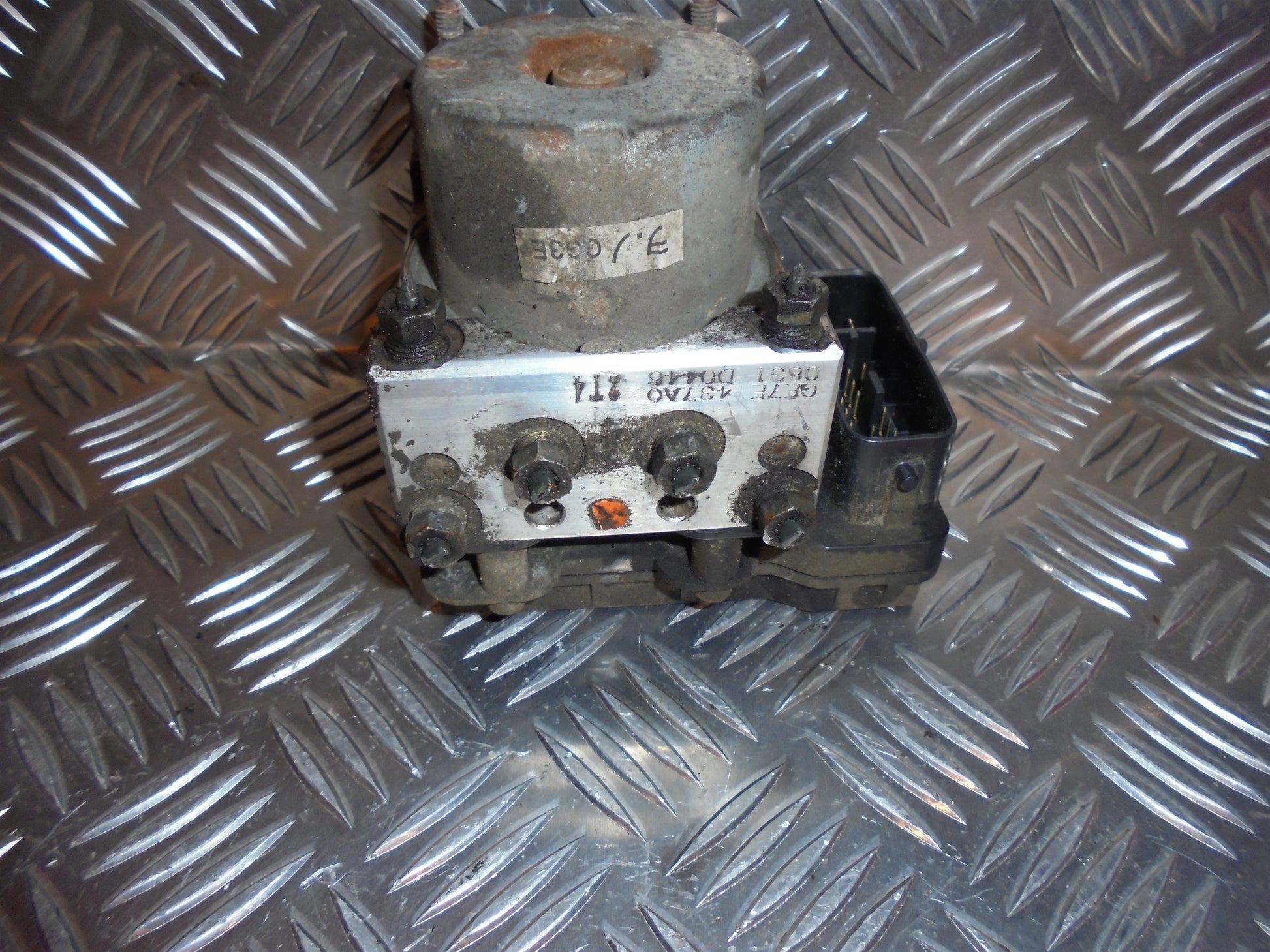 Mazda 626 GF/GW Abs Pumpe Med OEM Nr. MD42T40H22E2 Fra Mazda Ophugger