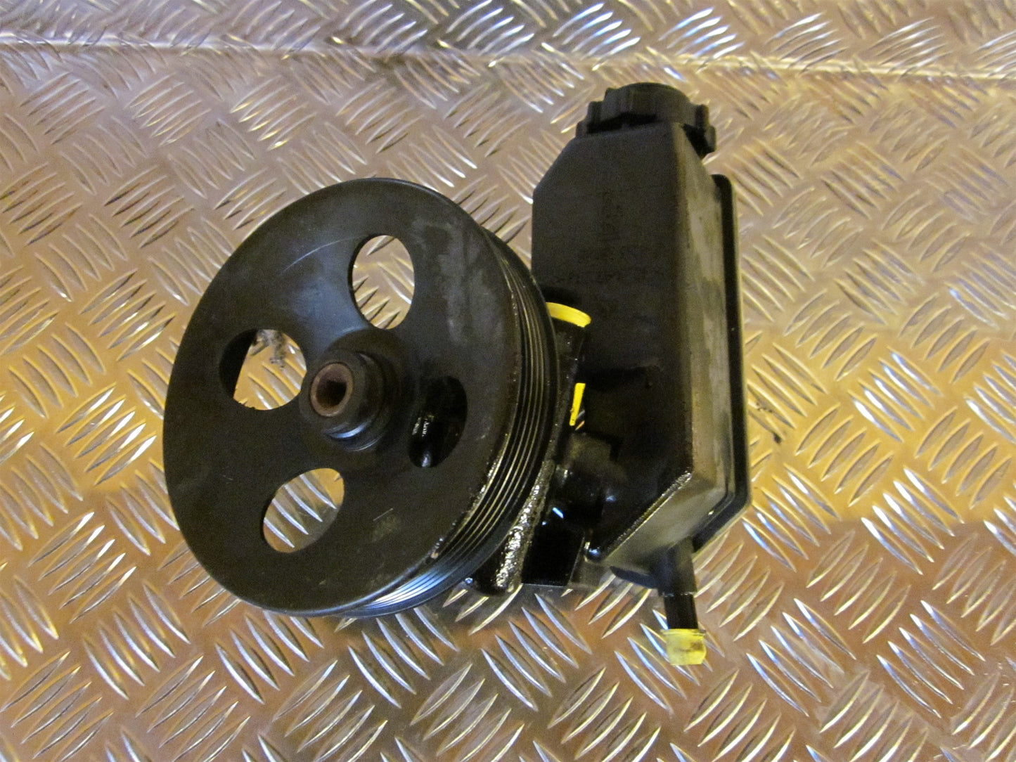 Opel Vectra B Servopumpe Med OEM Nr. 90501831 Fra Opel Ophugger