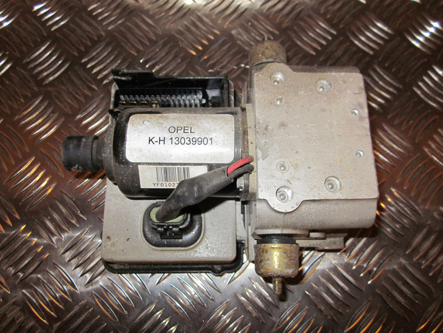 Opel Vectra B Abs Pumpe Med OEM Nr. 13040101 Fra Opel Ophugger