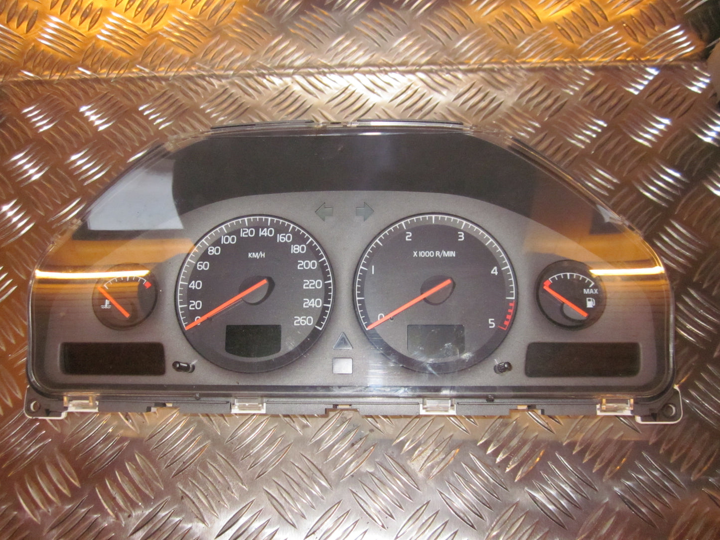 Volvo 80 Serie Speedometer - Instrument Med OEM Nr. Ophugger Fra Volvo Ophugger