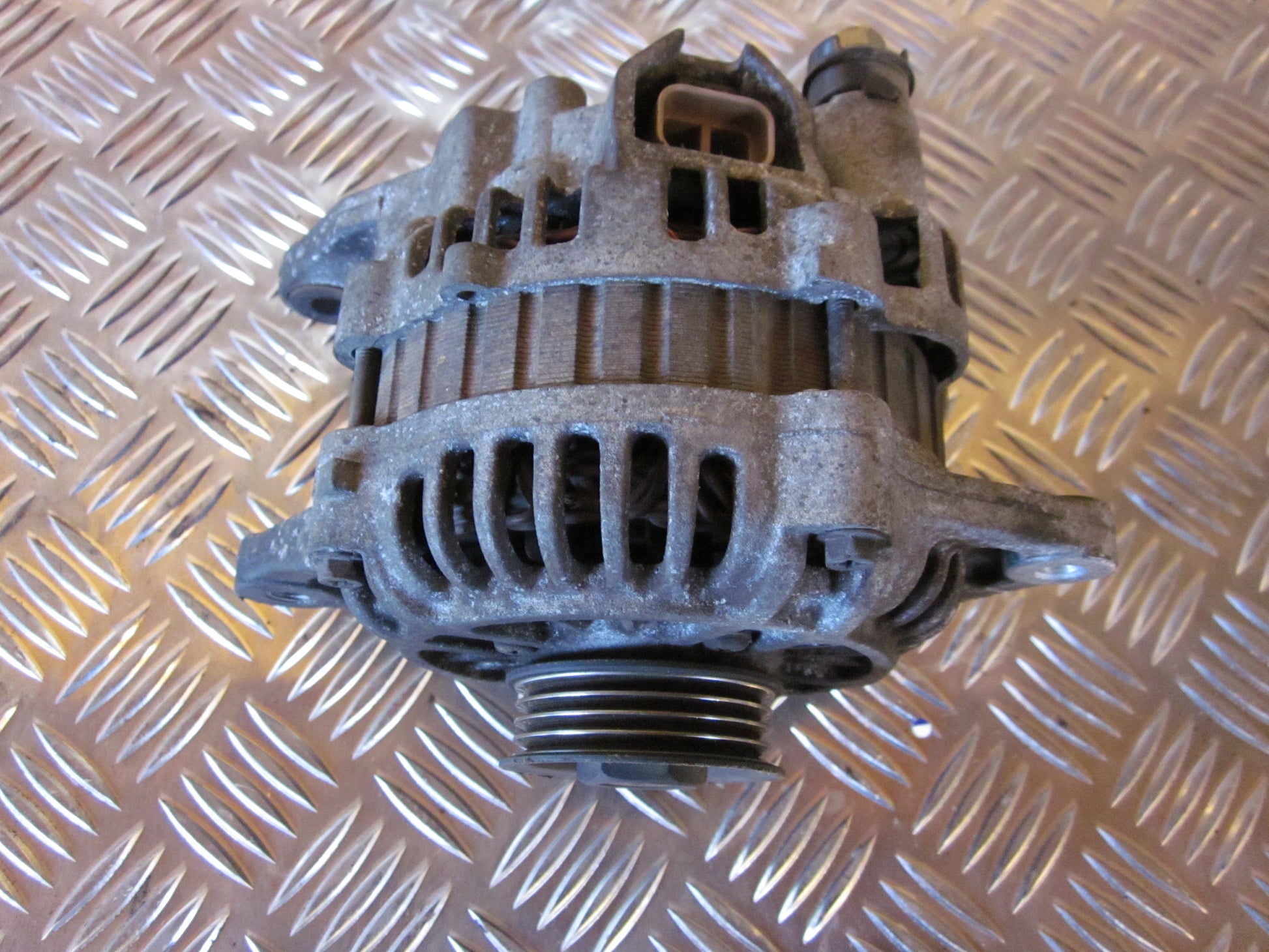 Mazda 323 S 4D BA12 Generator Med OEM Nr. A2TB0091 Fra Mazda Ophugger