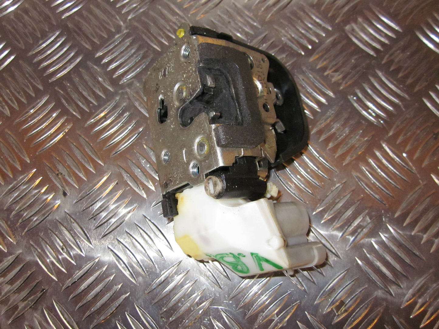 Alfa Romeo 147 Dørlås Med OEM Nr. Ophugger Fra Alfa Romeo Ophugger