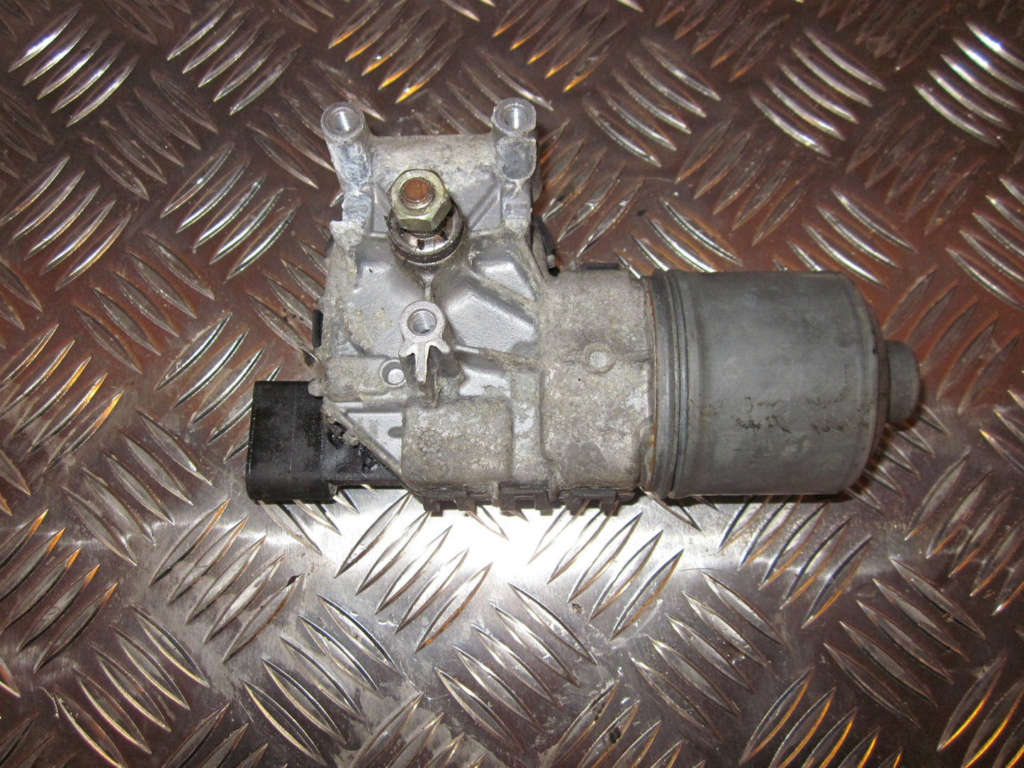 Alfa Romeo 147 Viskermotor Med OEM Nr. Ophugger Fra Alfa Romeo Ophugger