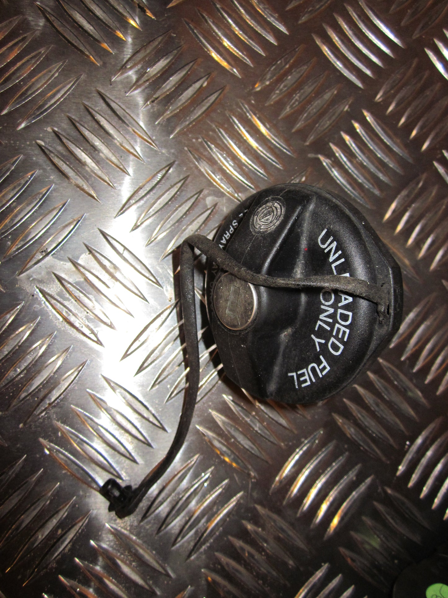 Alfa Romeo 147 Tankdæksel / Tankprop Med OEM Nr. Ophugger Fra Alfa Romeo Ophugger
