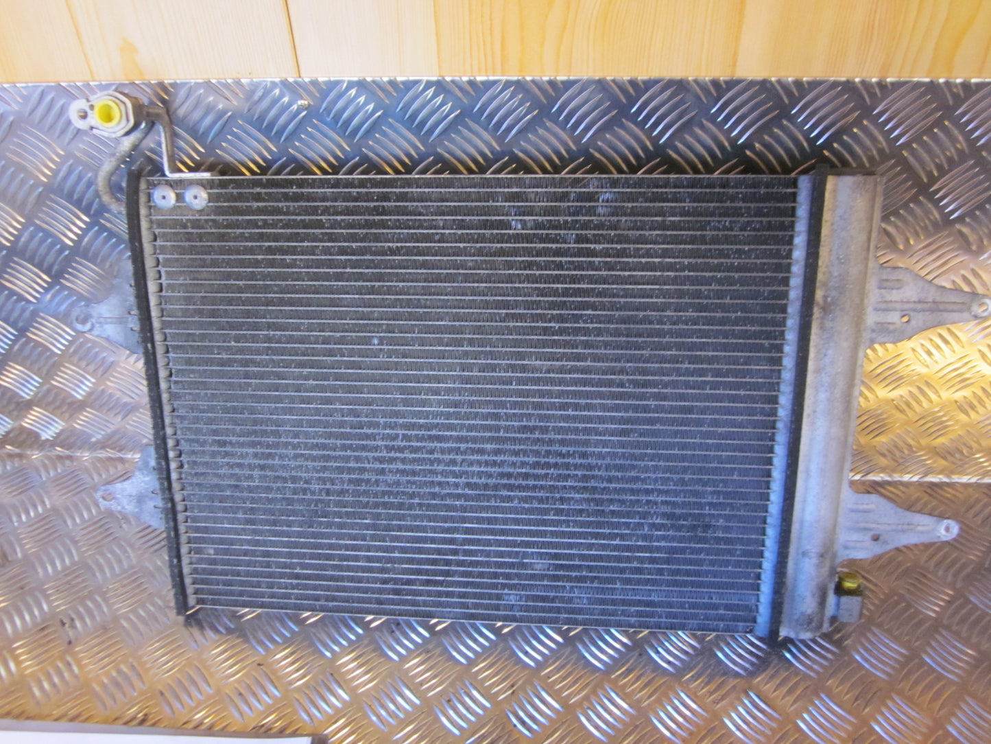 Skoda Fabia Køler Aircond Med OEM Nr. 6Q0820411J Fra Skoda Ophugger