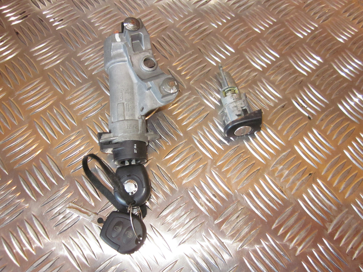 Skoda Fabia Ratlås Med OEM Nr. 4B0905851B Fra Skoda Ophugger