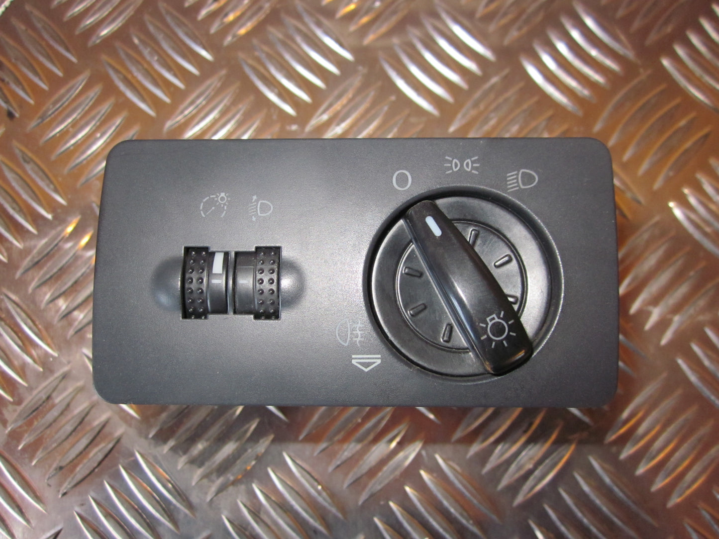 Skoda Fabia Kontakt Lys Med OEM Nr. 6Y1941531C Fra Skoda Ophugger