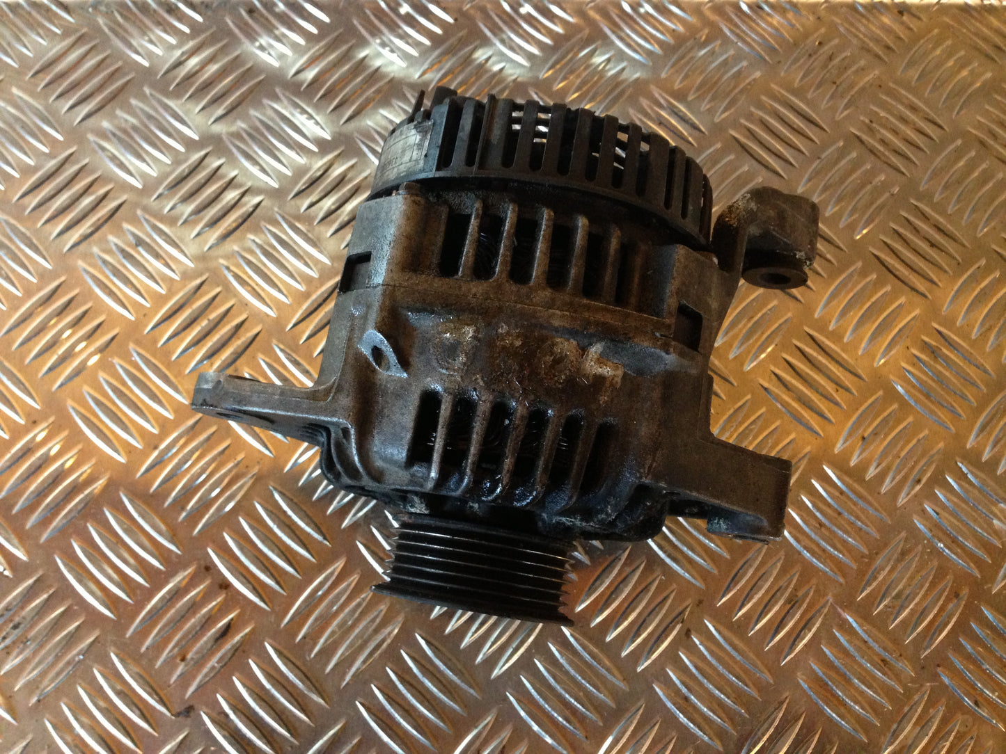 Peugeot 405 Generator Med OEM Nr. 3140086CB0 Fra Peugeot Ophugger