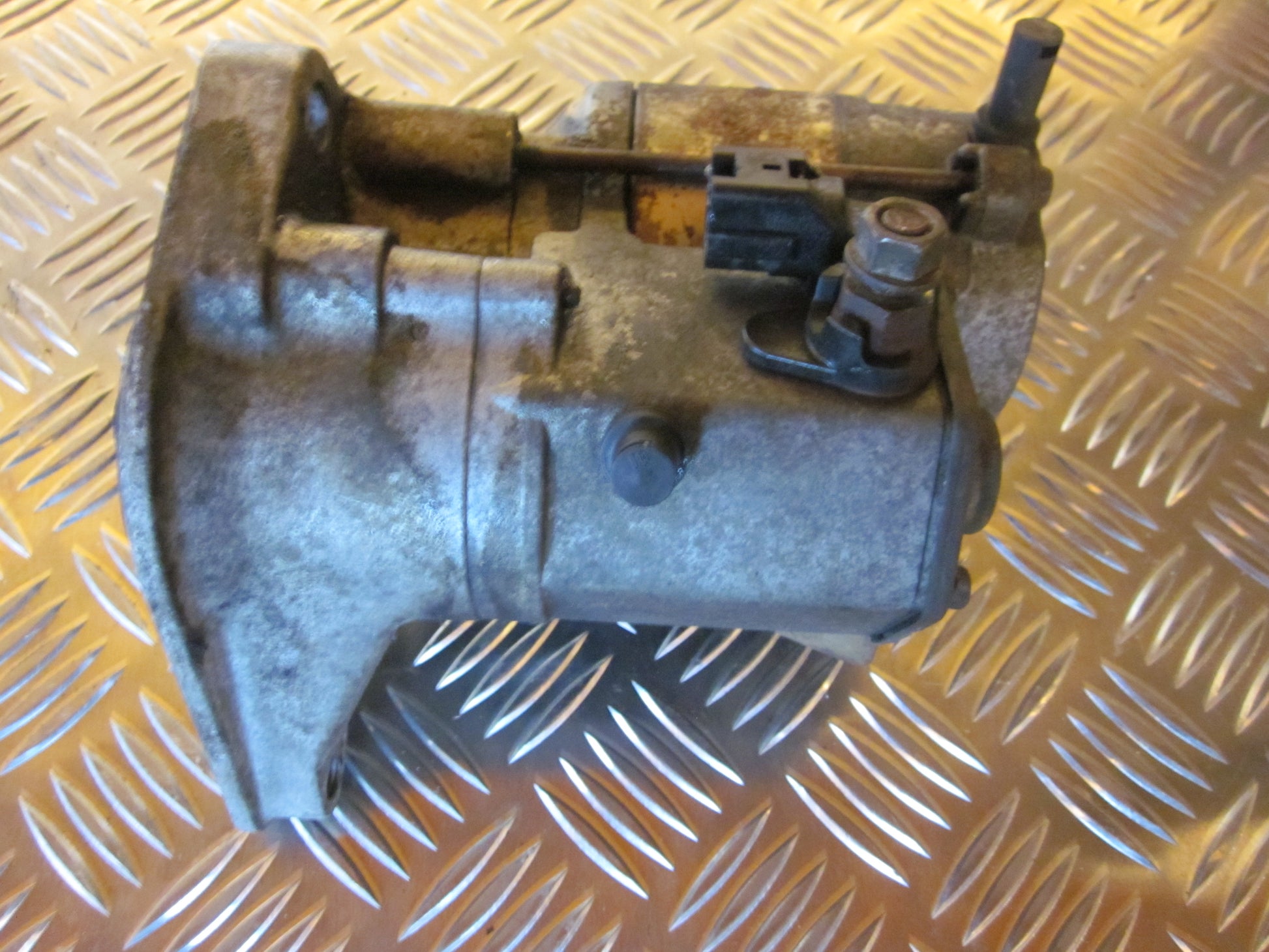 Toyota Carina E Japansk Starter Med OEM Nr. 2810016180 Fra Toyota Ophugger